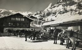 Zermatt, Bahnhofplatz, Pferdekutschen