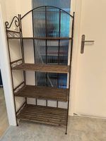 Kleines zusammenklappbares Regal
