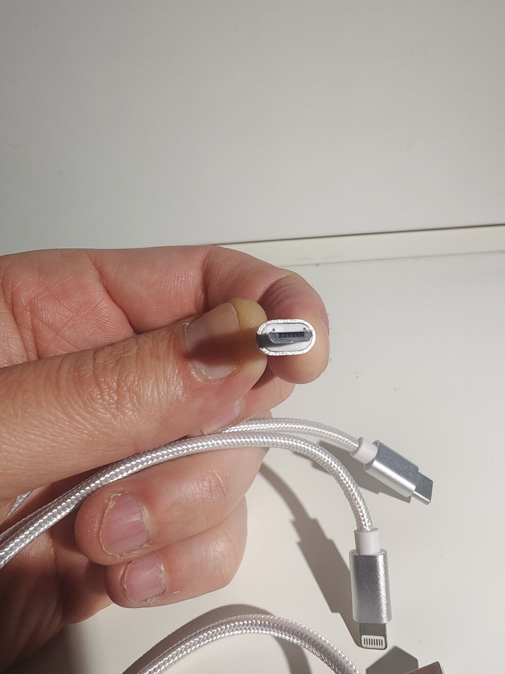 Kabel: 3-in-1 Ladekabel: USB, USB-C, Micro-USB & Lightning - Neu – Neu und originalverpackt aus La Tour de Peilz von Dejobokin 1