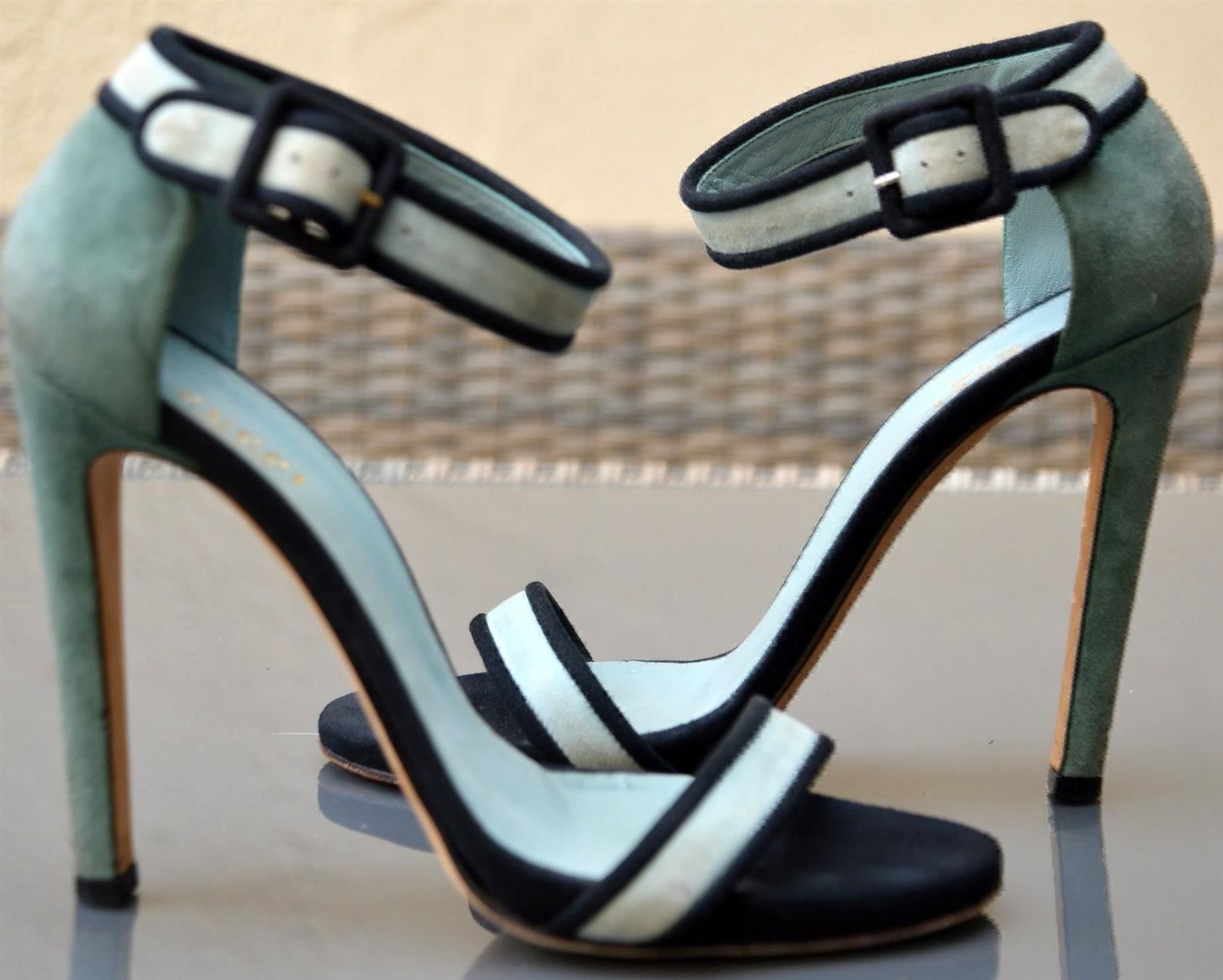 Gucci Scarpe da donna: Sandales Gucci .38,5 – Usato da Collonges venduto da Auganien 1