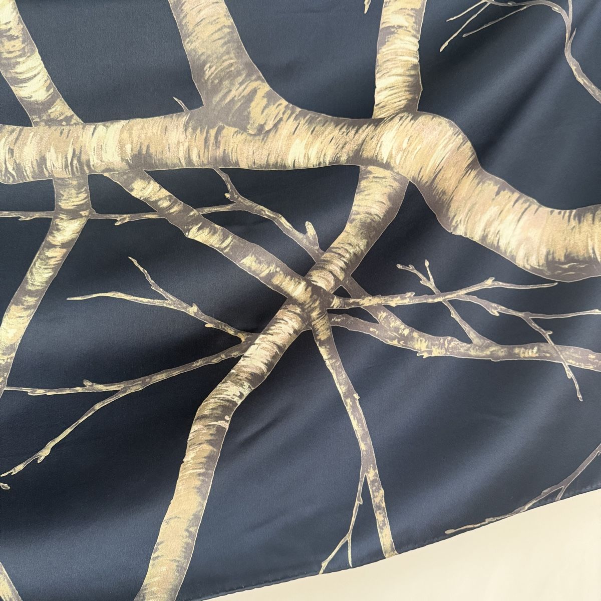 Fabric Frontline Foulard & Sciarpe: FABRIC FRONTLINE Silk Scarf – Nuovo (secondo la descrizione) da Emmen venduto da Nightingale_2022 2