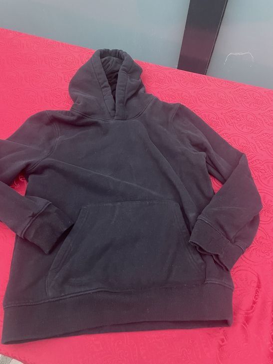 Maglioni & Felpe: Junge Kapuzen Pullover schwarz 152/158 – Usato da Bergdietikon venduto da antovale