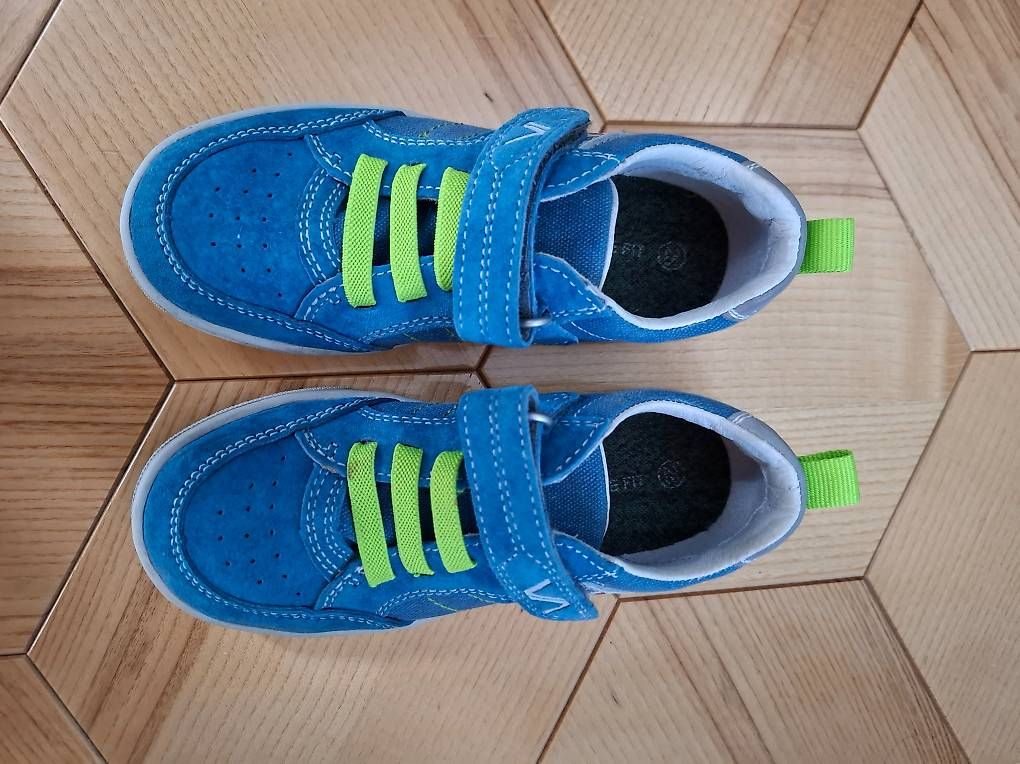 Scarpe per ragazzi: Schuhe / Sneaker Gr 28 – Usato da St.Gallen venduto da elv_sl5m