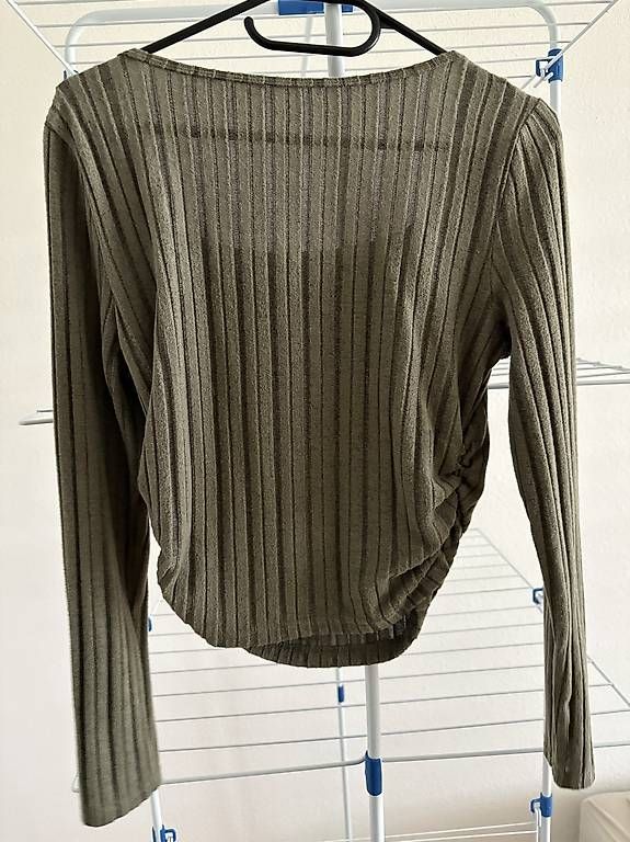 Maglioni & Felpe: Olivgrüner Cropped Pulli Langarm Gr M NEU – Nuovo (secondo la descrizione) da Dübendorf venduto da karim1409 1