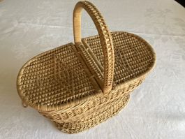 Panier vaudois en canne de rotin