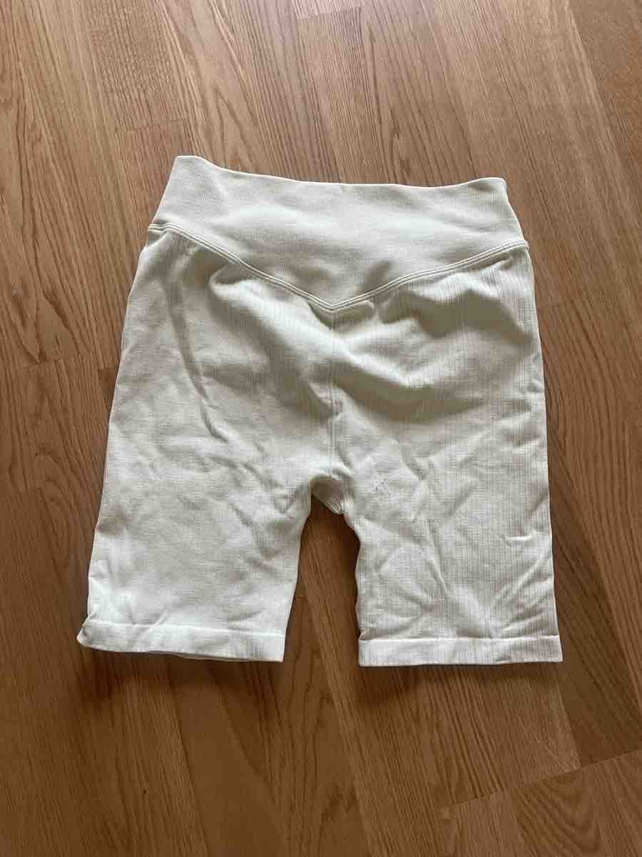 Leggings: ALLES RAUS Shorts H&M – Gebraucht aus Kloten von simones.thriftshop 1