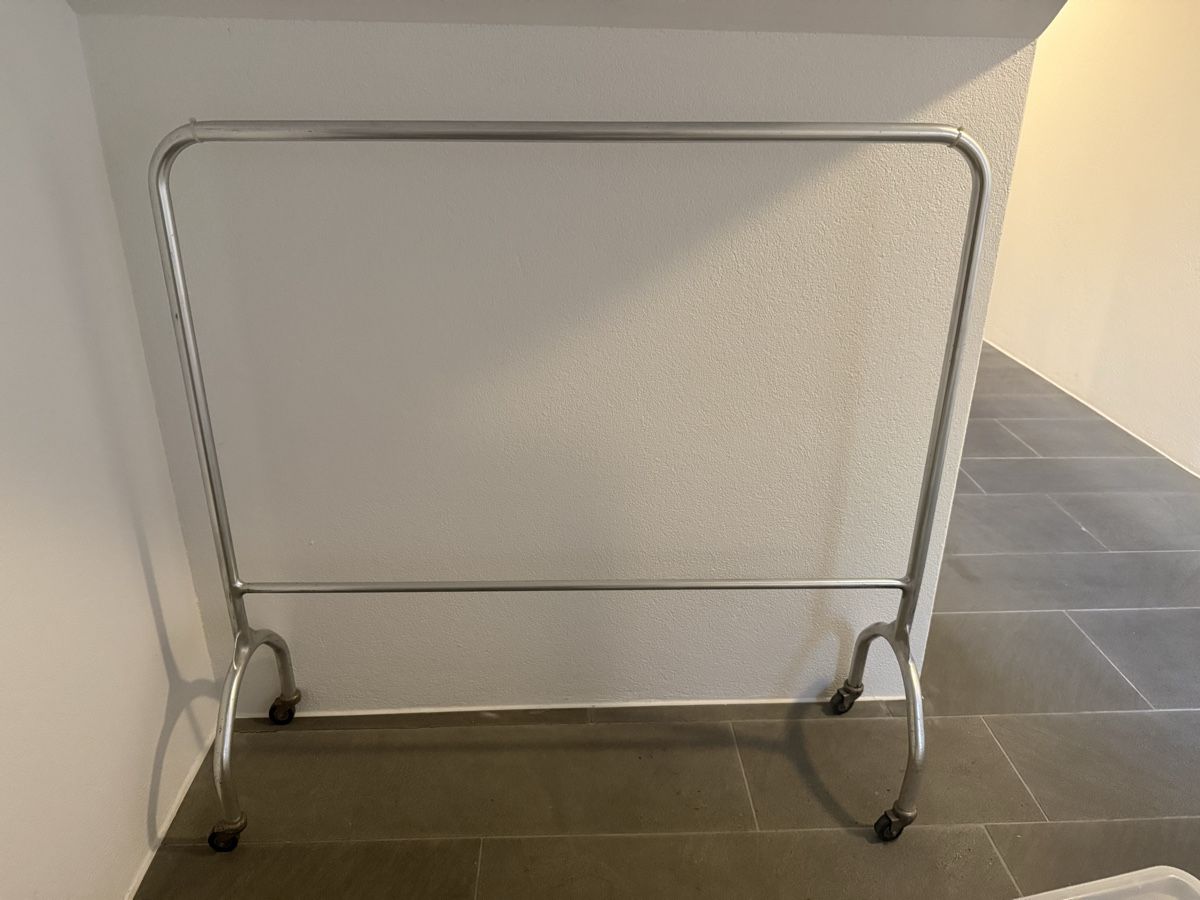 Guardaroba: Kleiderstange. Leicht Ali – Usato da Zürich venduto da Mothai