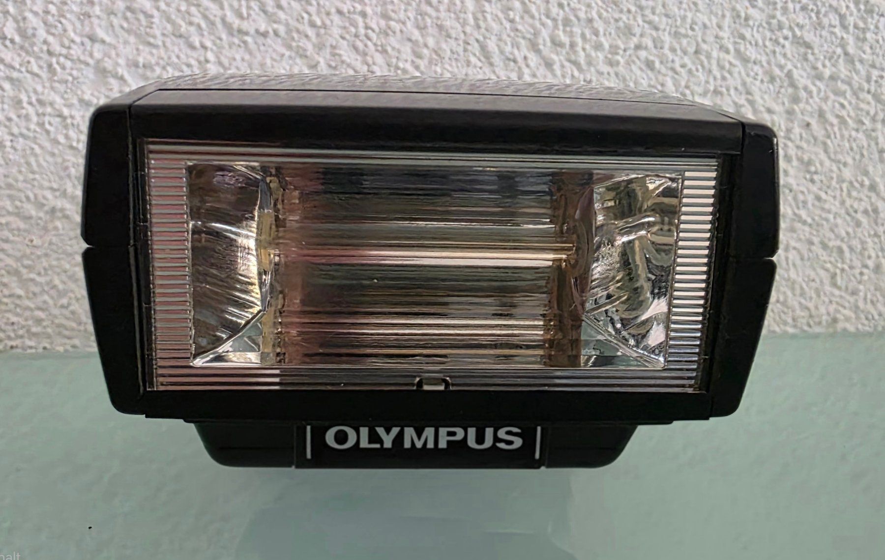 Olympus Flash: Olympus Electronic Flash T32 By OM-2 – Usato da Oetwil am See venduto da fineli2