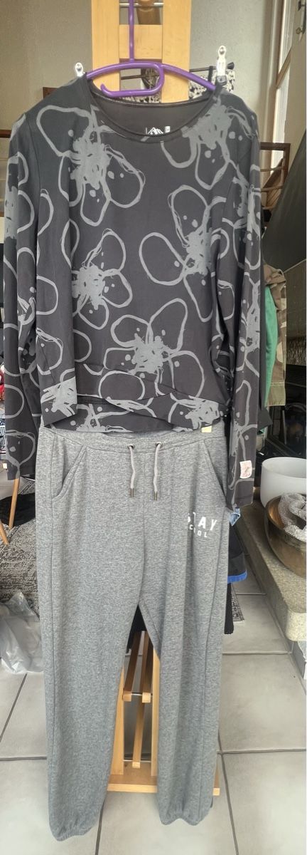 Lotti di vestiti: Pull et bas de training taille m marque premium – Usato da Lugnorre venduto da cla_j6bq