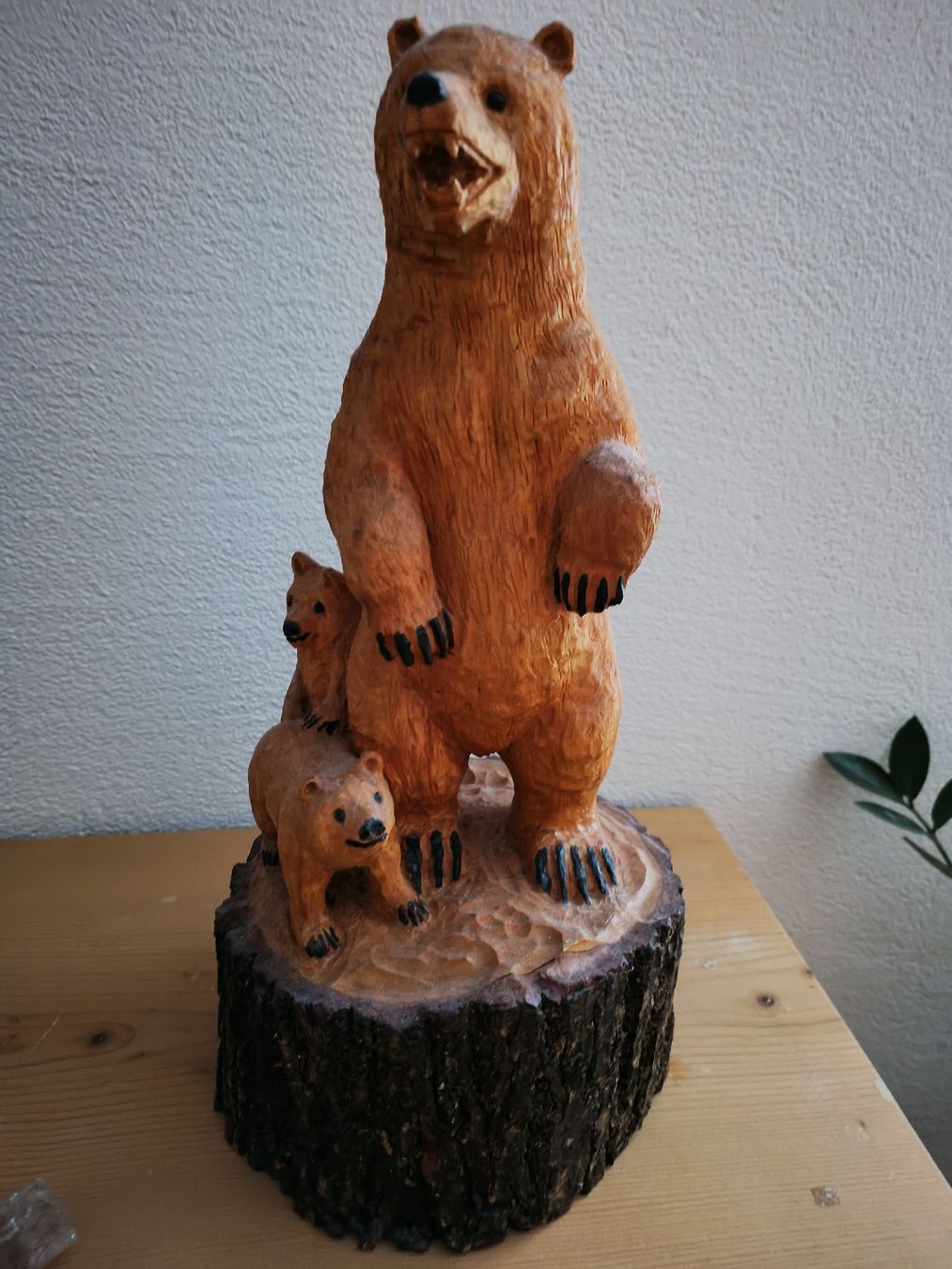 Statuette: Handgeschnitzte Bärenmutter mit zwei Jungen – Usato da Mels venduto da fiona77 2