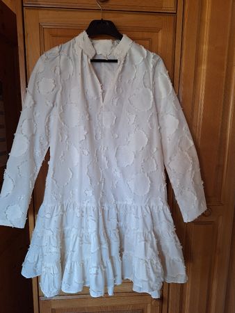 H&M Kleid Weiss Grösse S mit Applikationen neuwertig