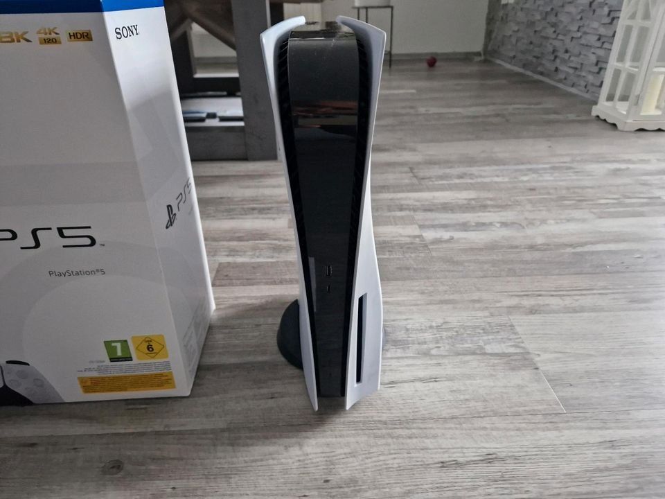 Sony Konsolen: Ps5 Disc Edition mit Garantie 2Spielen&2Controller&Wlan Head – Gebraucht aus Zermatt von  1