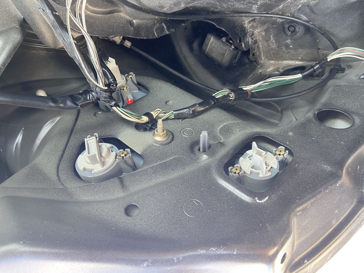 Toyota Tutti pezzi di ricambio auto: Toyota Yaris Rückleuchte – Usato da Hettiswil venduto da Lukezero02 2