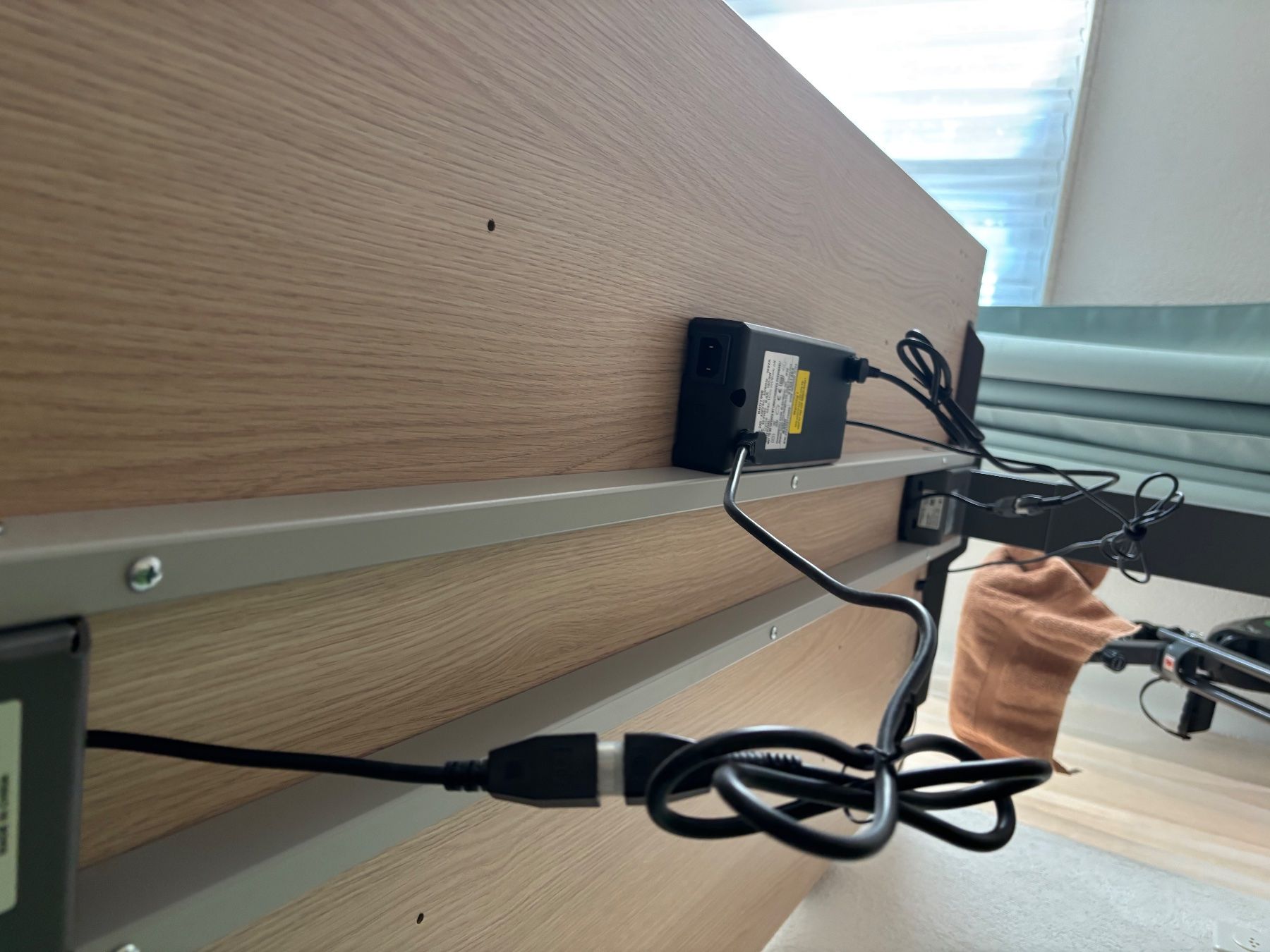 Scrivanie: Stehpult (elektronisch) – Usato da Wetzikon ZH venduto da hee_h2kl 3