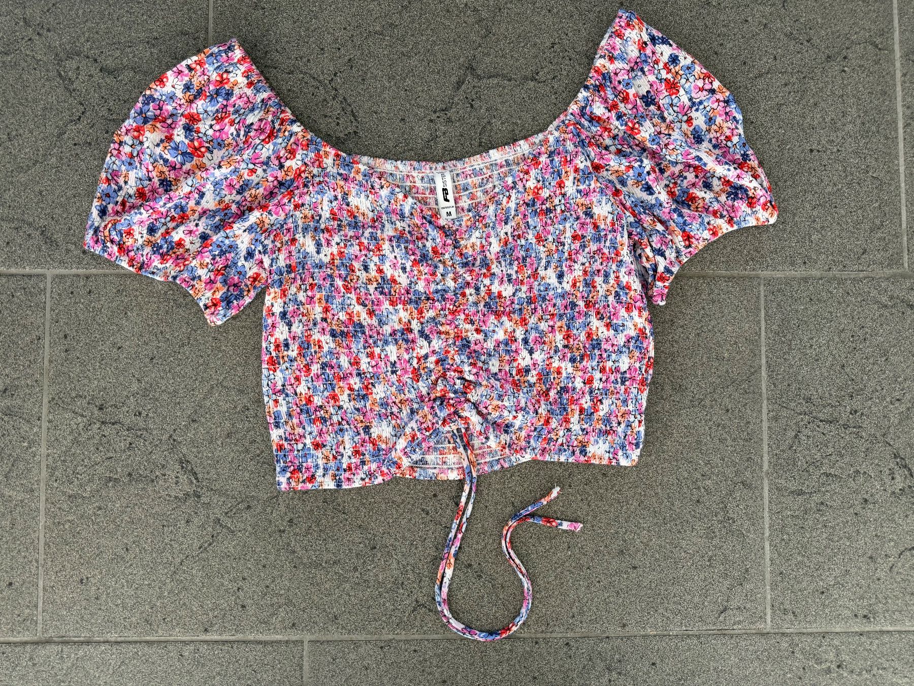 Camicette, T-shirt & Top: Top geblümt Grösse M – Nuovo (secondo la descrizione) da Rupperswil venduto da Nila_7
