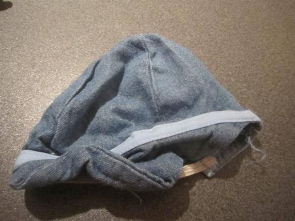 Puppen: Puppen-Mütze, blau – Gebraucht aus Zürich von Motzkuh