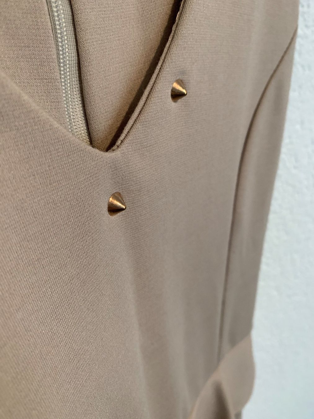 Vestiti: Kleid Beige Nieten Gold Gr. S – Usato da Fislisbach venduto da KolibriSecondhand 1