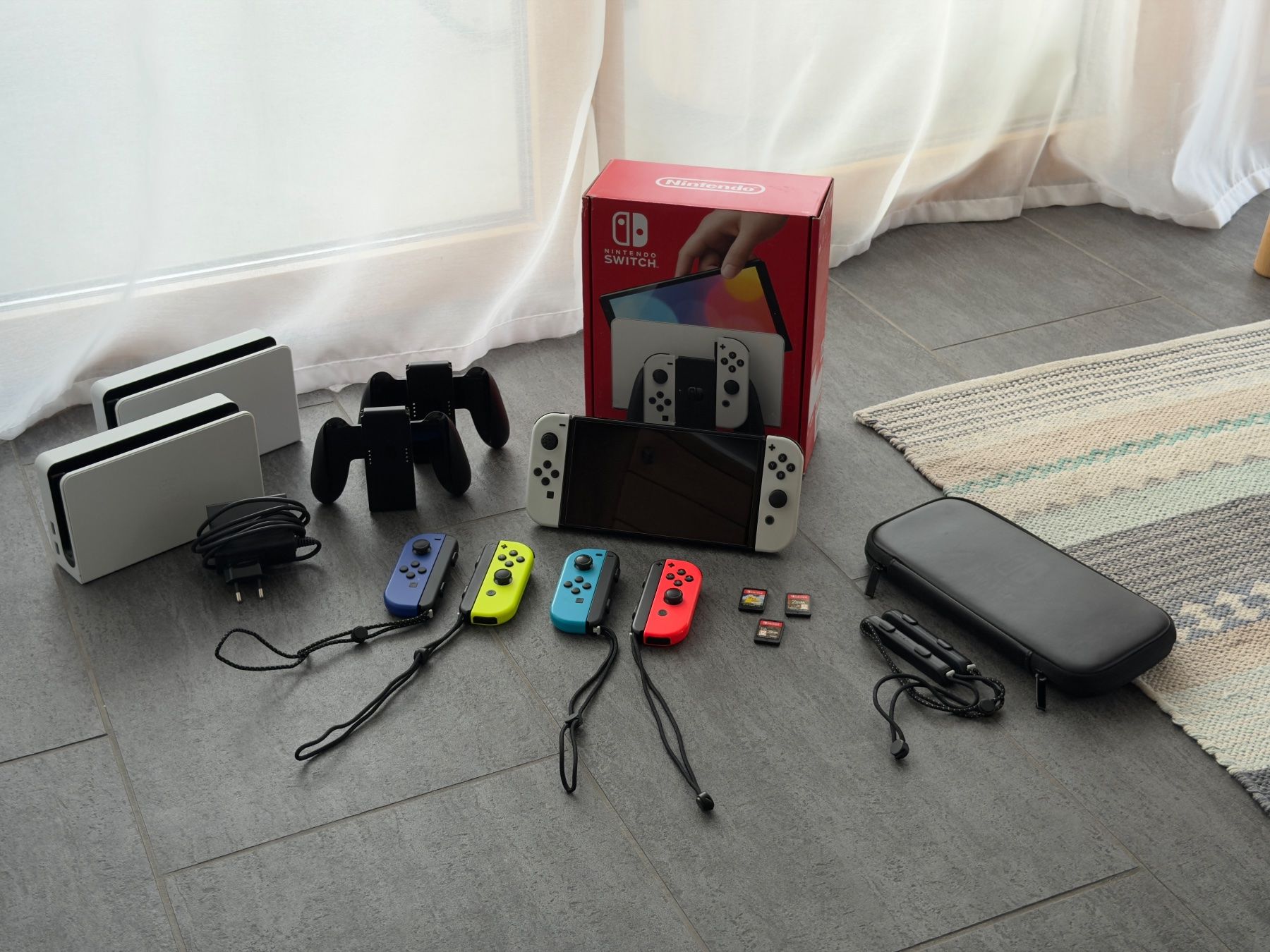 Nintendo Konsolen: Nintendo Switch OLED mit viel Zubehör – Gebraucht aus Zürich von odinjer 2
