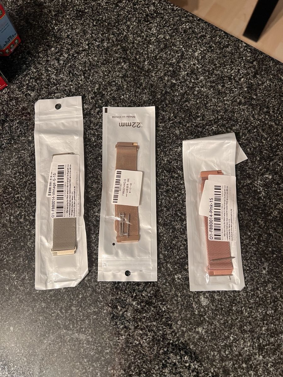Bracciali & Braccialetti: Fitbit Armbänder Versa 2 , 22mm, Neu & ungebraucht! 3er Set – Nuovo e nell'imballaggio originale da Winterthur venduto da ChicMarkt