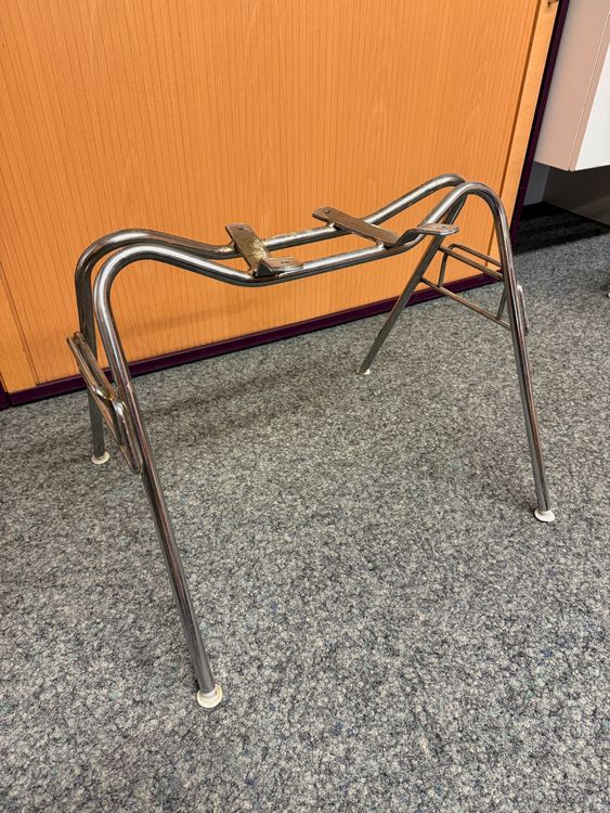 Eames stacking base (Gebraucht) in Volketswil für CHF 1 – nur Abholung ...