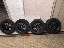 BMW X3, Alufelgen mit Winterreifen 225/60R18XL