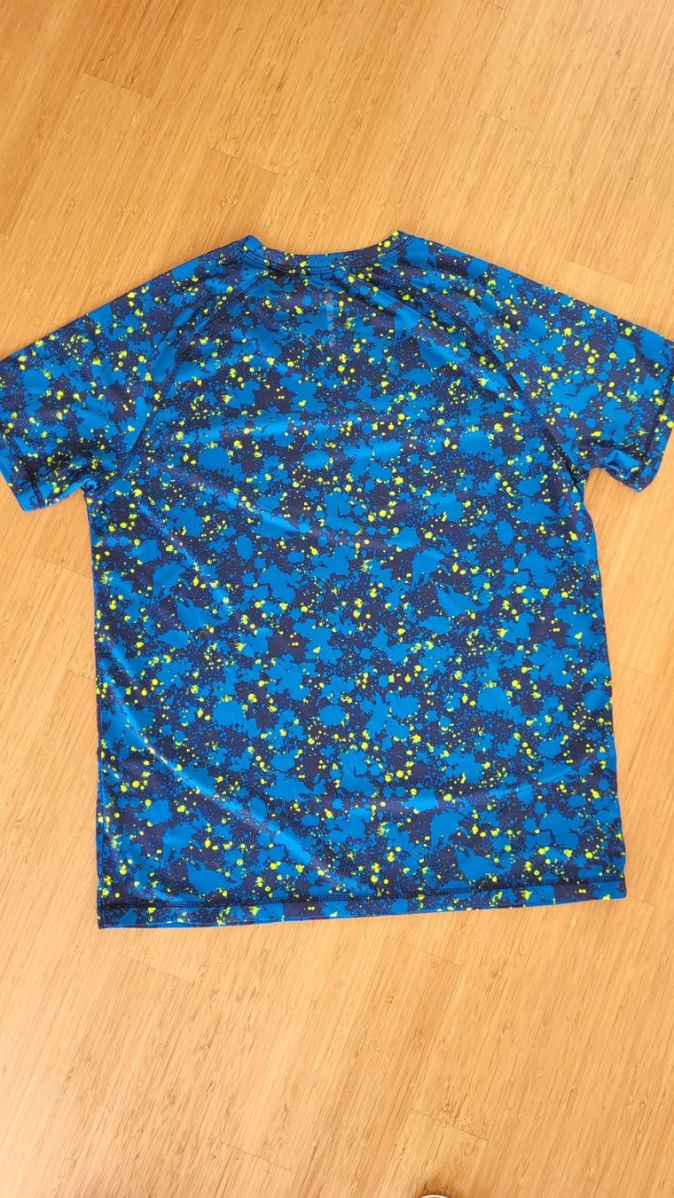 Trainer, Turnhosen & -trikots: Sport Shirt Gr. S – Gebraucht aus Winterthur von GAM90 1