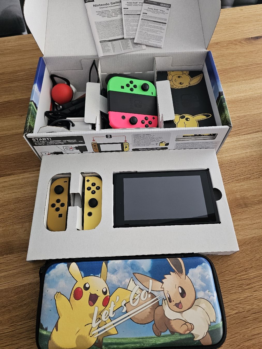 Nintendo Konsolen: Nintendo Switch Pokémon Pikachu Evoli Limited Edition  – Neu (gemäss Beschreibung) aus Bubendorf von SecretCollectors