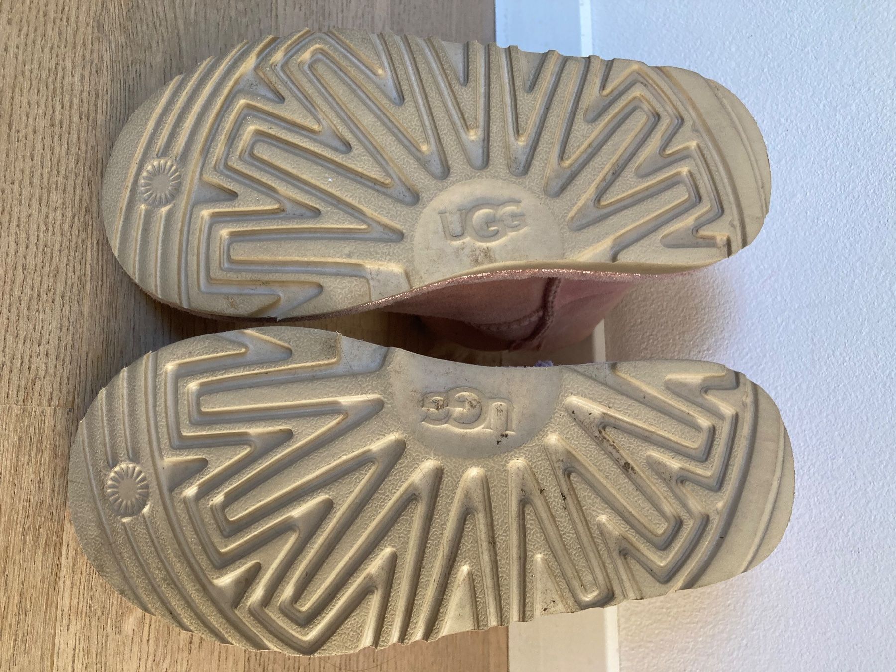 Ugg Schuhe für Mädchen: UGG Winterstiefel Grösse 33.5 – Gebraucht aus Köniz von Hollis01 4