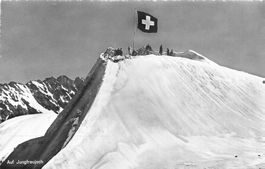 Jungfraujoch (BE) Panorama mit Schweizerfahne