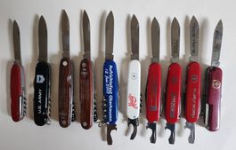 Taschenmesser Konvolut mit Victorinox, Officier Suisse u.a.