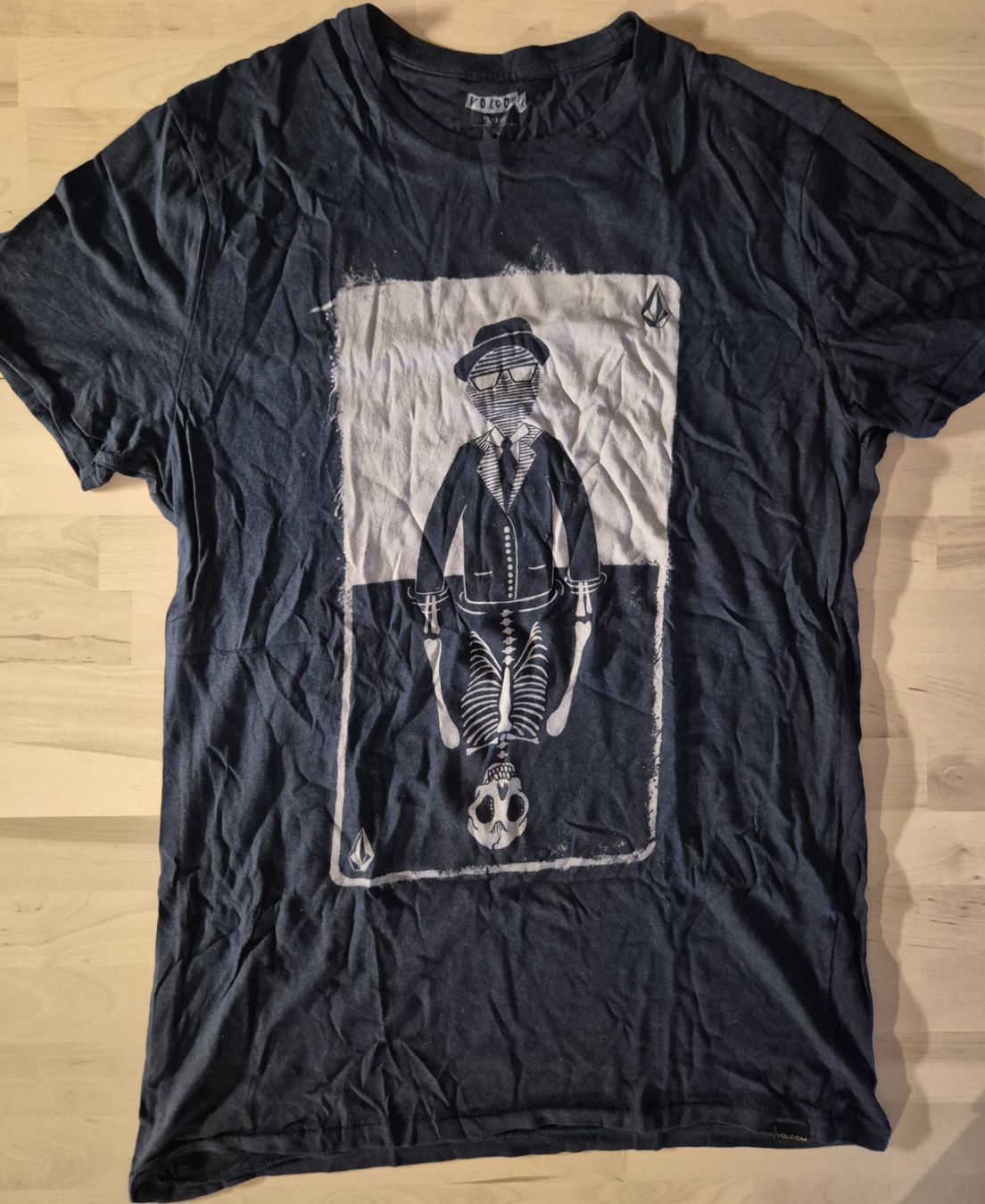 Volcom T-shirt: Volcom T-Shirt – Usato da Trogen venduto da Monk3yWear