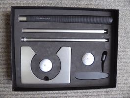 Golf-Putter im Set mit Übungsloch und zwei Bällen