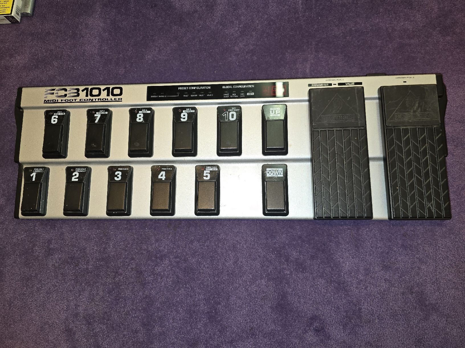Behringer Strumenti musicali: FCB 1010 MIDI FOOTCONTROLLER – Usato da Zürich venduto da Antiquedealer