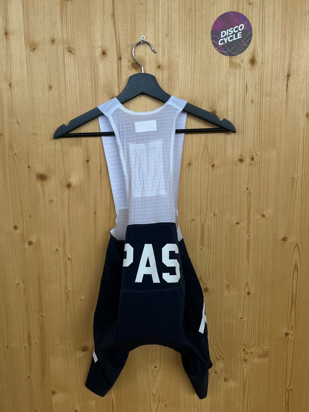 Pas Normal Studios Pantaloni: % Pas Normal Studios Women's PAS Mechanism Pro Bibs - M – Nuovo e nell'imballaggio originale da Bern venduto da Disco_Cycle 1