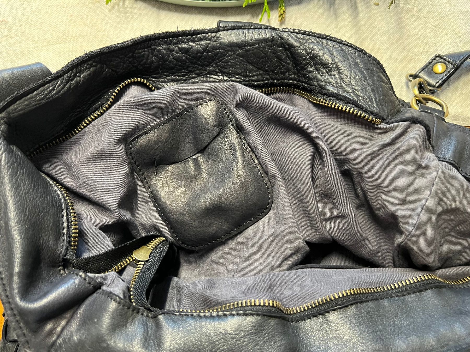 Taschen für Damen: Ledertasche – Neu (gemäss Beschreibung) aus Horgen von Hpunto 3