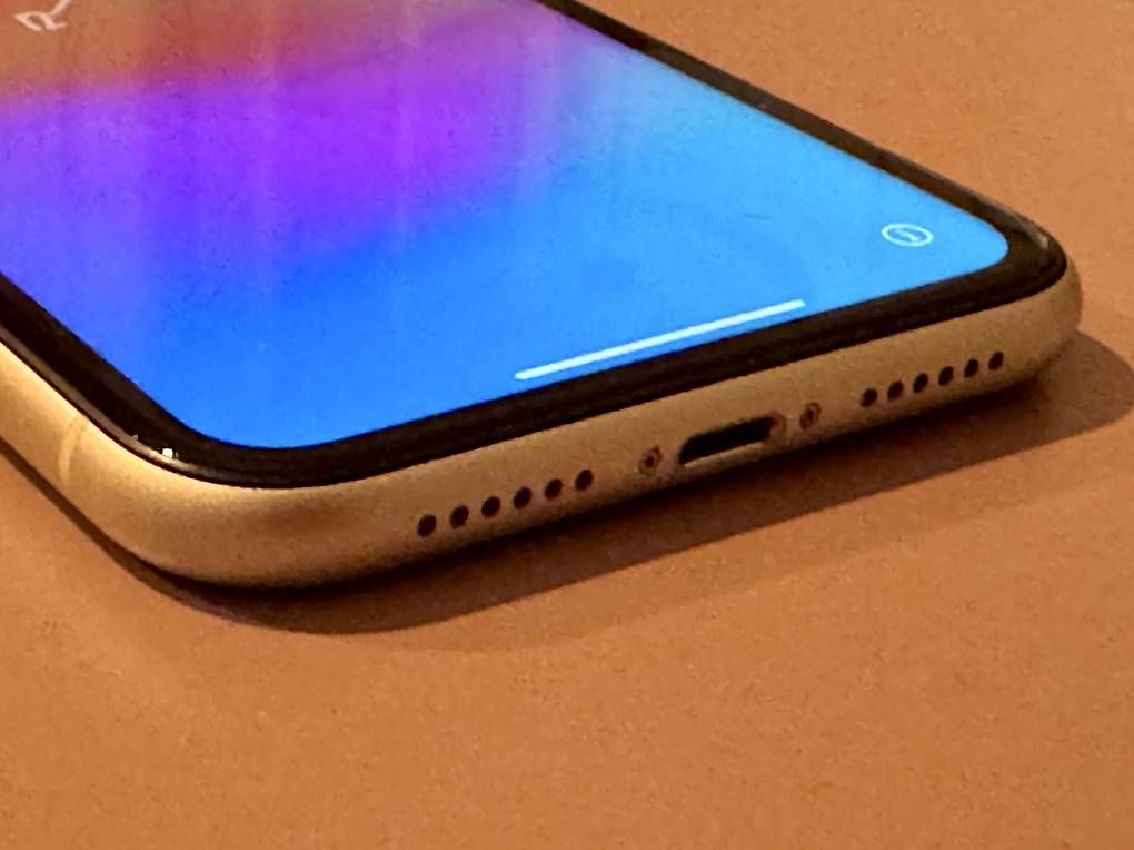 Apple Telefoni cellulari / Smartphones: iPhone 11 weiss 64GB – Usato da Basel venduto da seb_n 3