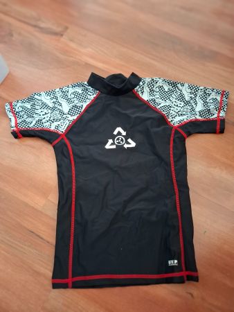 UV-Shirt  Gr. 140 neuwertig  ***TOP-Preis***