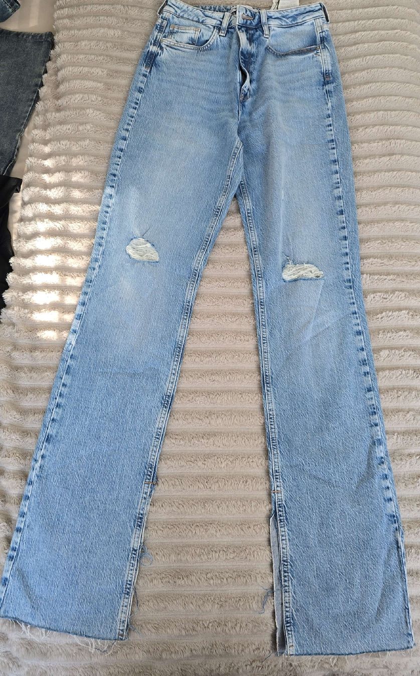Zara Jeans: Damen Jeans hellblau mit Schlitz  – Nuovo (secondo la descrizione) da Herisau venduto da ylb_dxc8