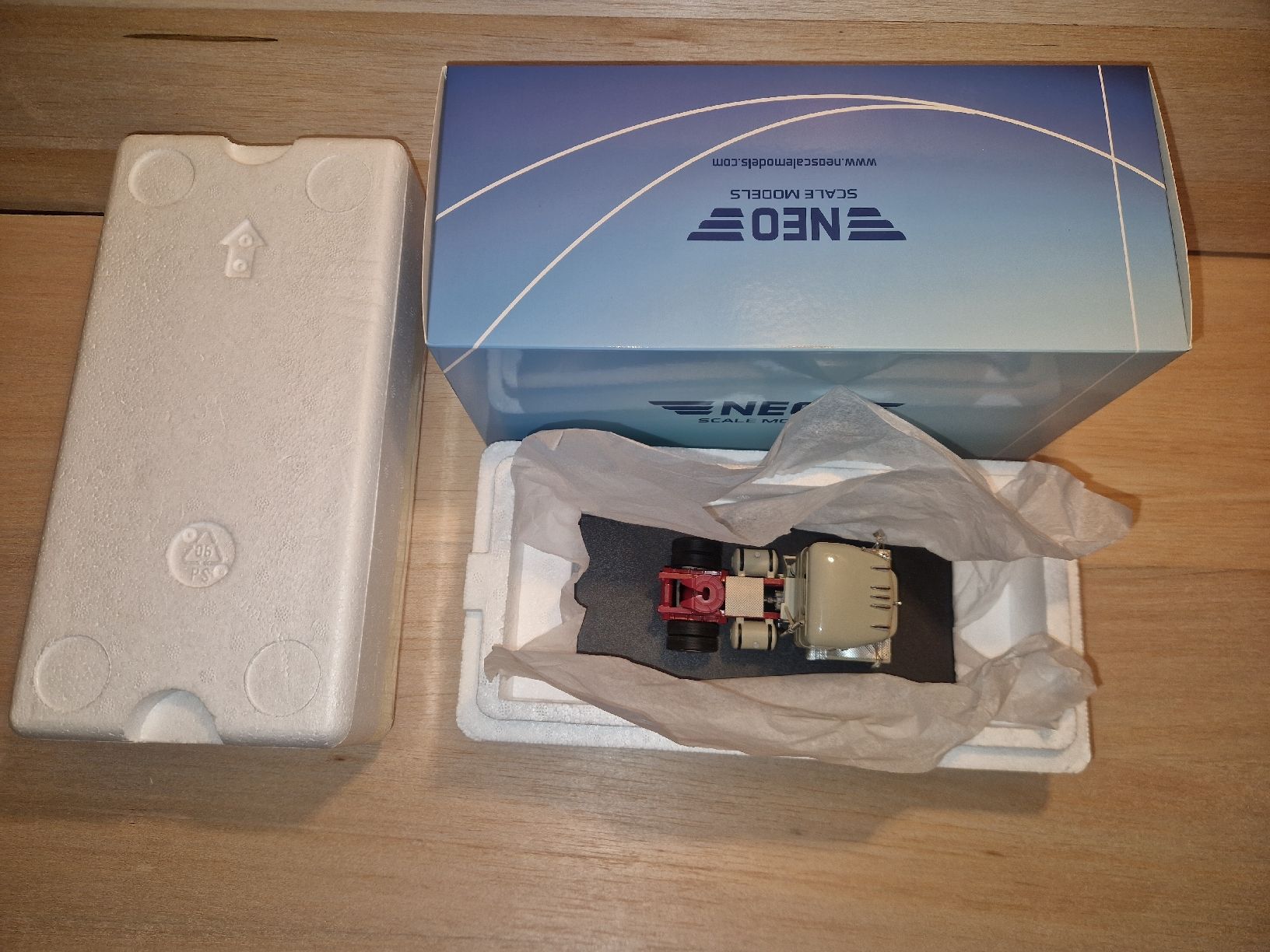 Modellbausätze & Standmodelle: Mack von Neo Scale Models – Neu und originalverpackt aus Zofingen von TR1981 6