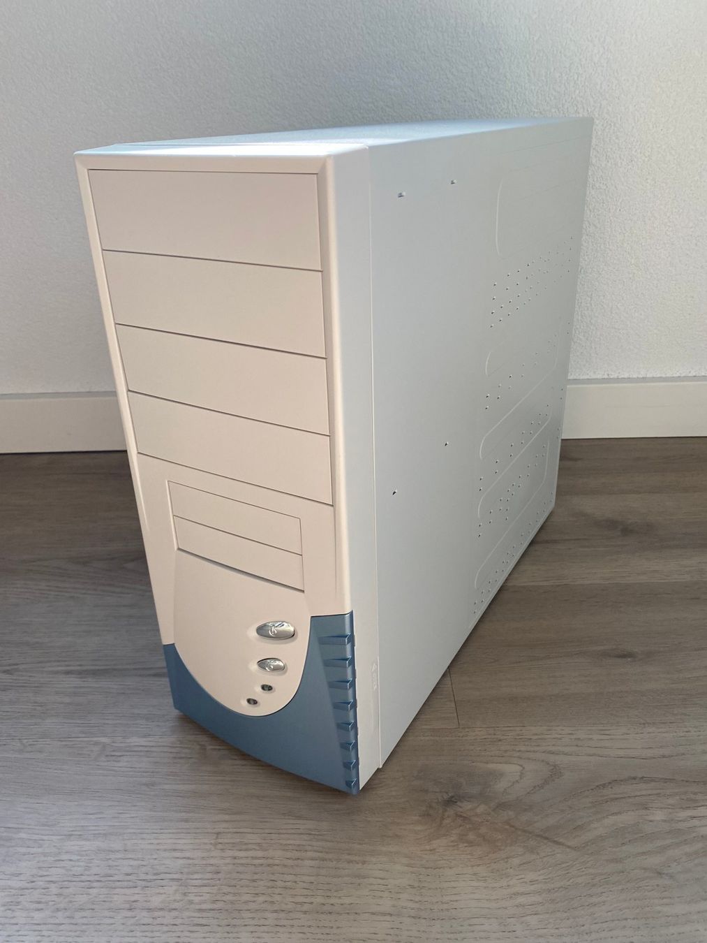 Custodie: Retro PC Sleeper Gehäuse ATX NOS Beige Hellblau mit 300W PSU – Nuovo (secondo la descrizione) da Wetzikon ZH venduto da BackToRetro