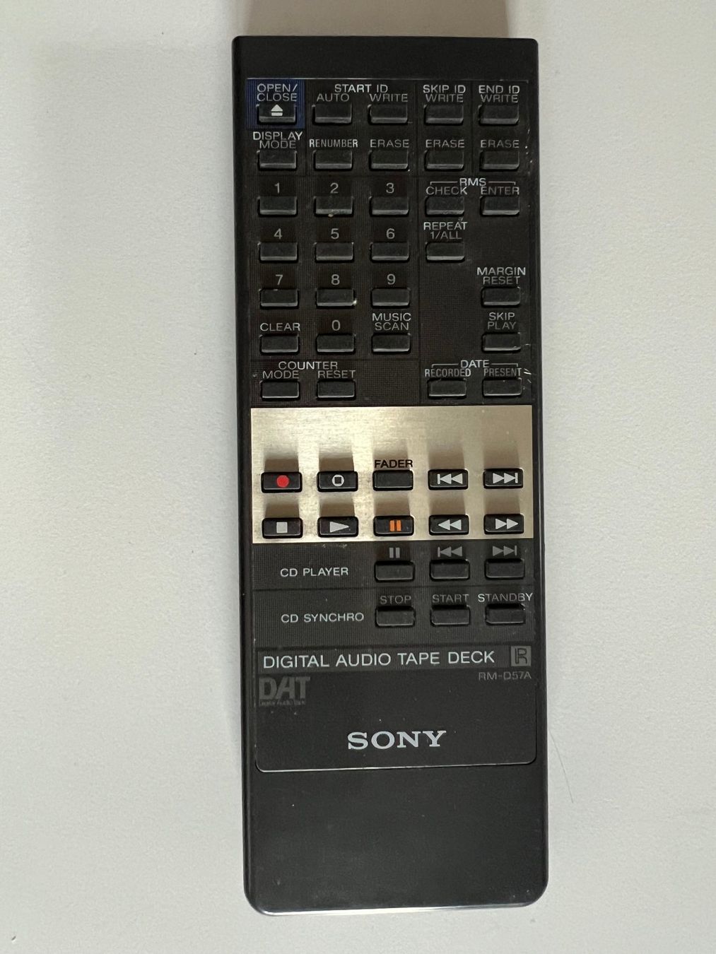 Sony Télécommandes: Sony DAT, Fernbedienung RM-D57A – D'occasion à Bazenheid par rue_6hcy