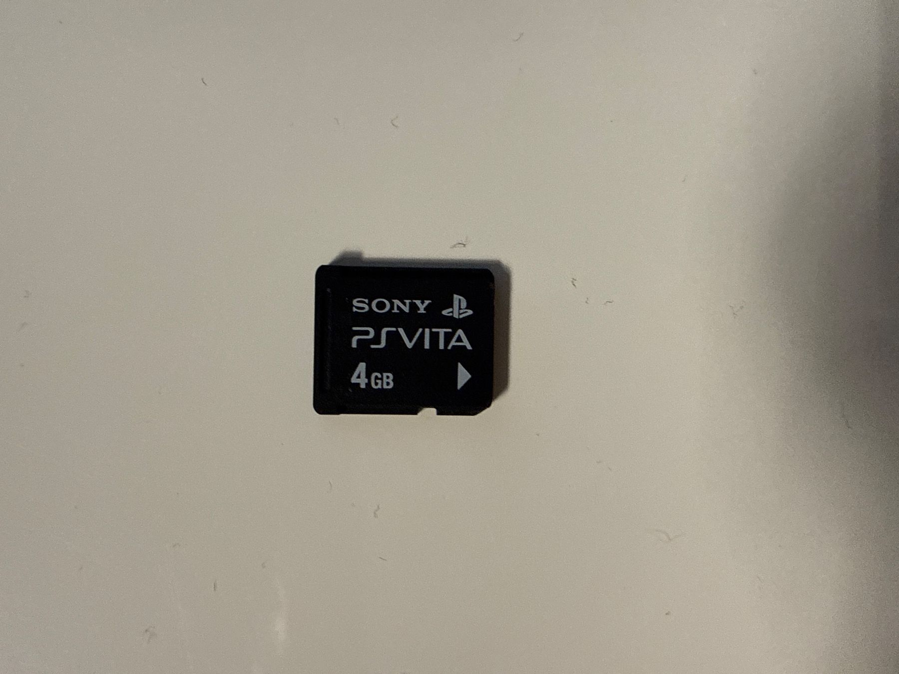 Sony Console: Sony PS Vita, Model PCH-2004 mit Ladekabel – Usato da Niederbipp venduto da nbf_qy2d 4