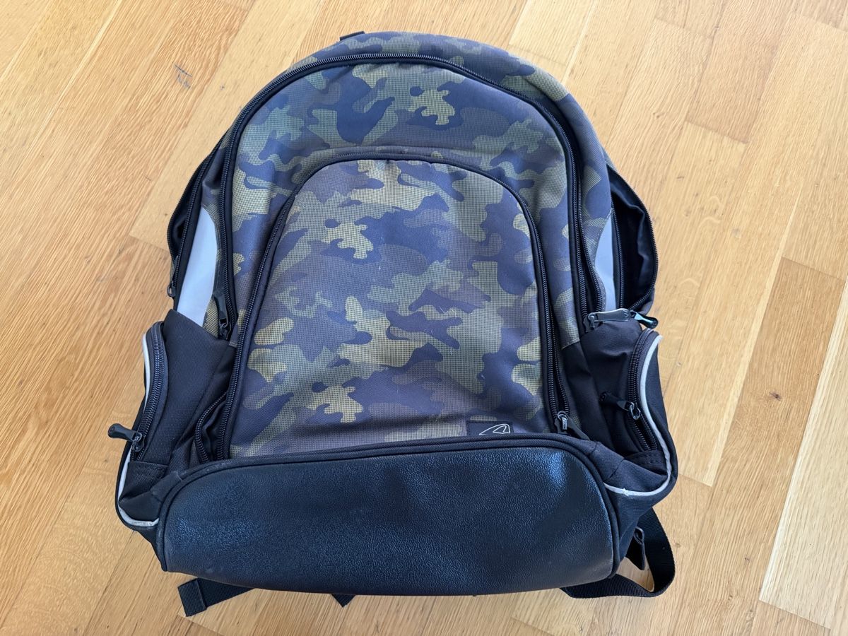 Sacs & sacs à dos: Schulrucksack WALKER Tarnfarben guter Zustand – Neuf (Voir description) à Bettlach par Tradenet100
