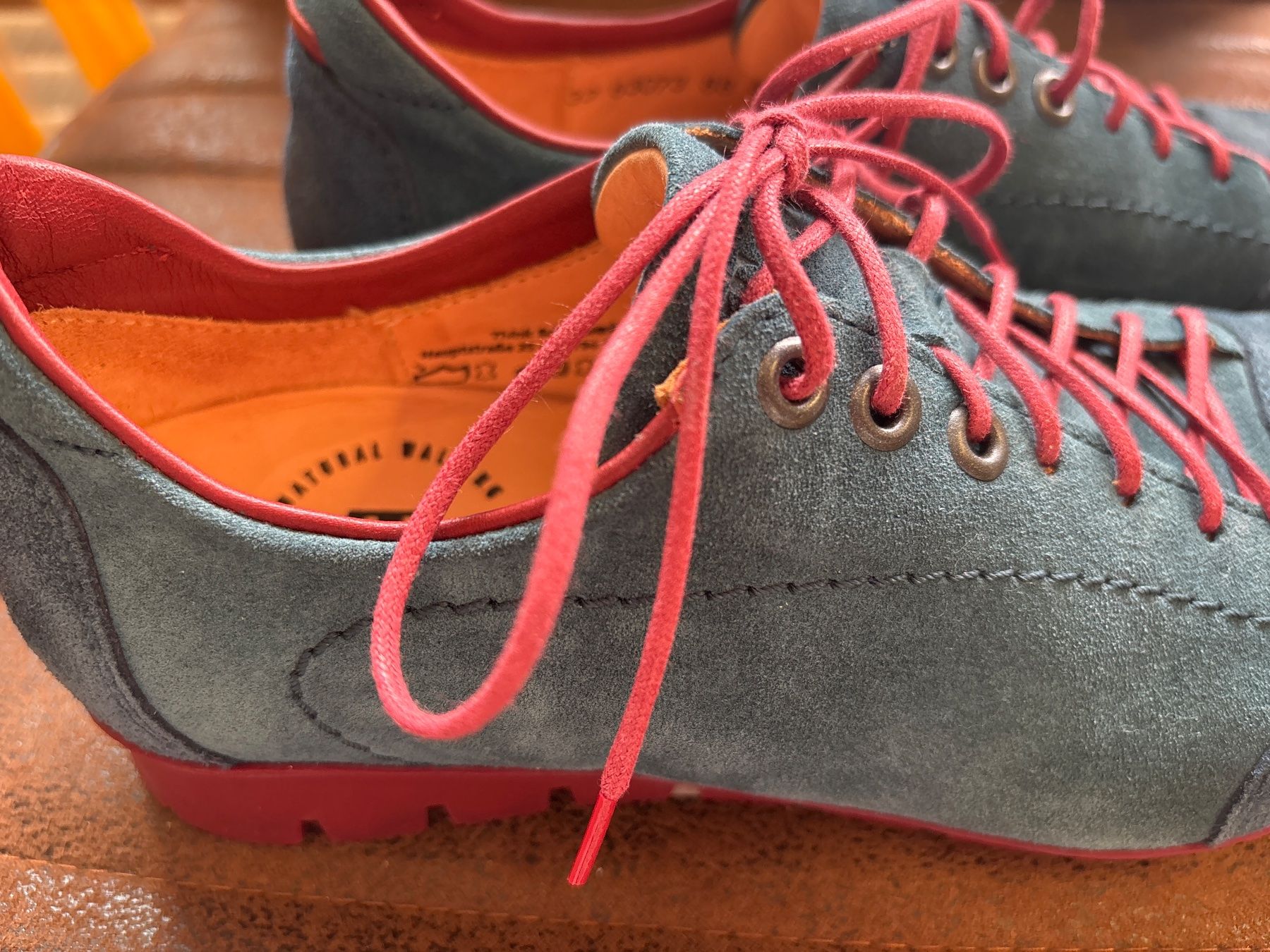 Think Scarpe da donna: THINK! Leder Sneaker / NEU / Gr. 36 / GRATIS VERSAND – Usato da Schmerikon venduto da Lori_lolita 1