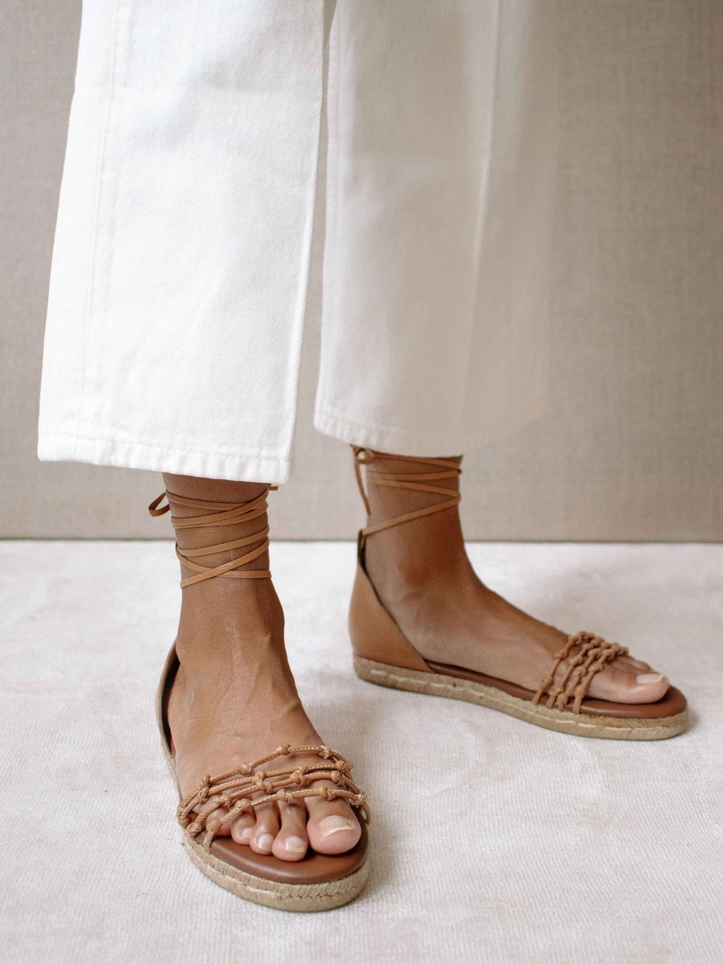 Alohas Damenschuhe: Alohas Schnürsandalen Camel Leder – Neu und originalverpackt aus Thalwil von efinsc