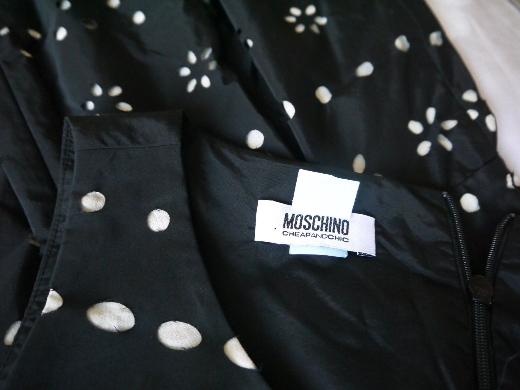 Moschino Robes: MOSCHINO Kleid gefüttert – D'occasion à Hagendorn par Blaf 1
