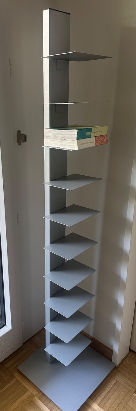 Regale: Büchergestell aus Metall – Gebraucht aus Zürich von Toftegaard 1