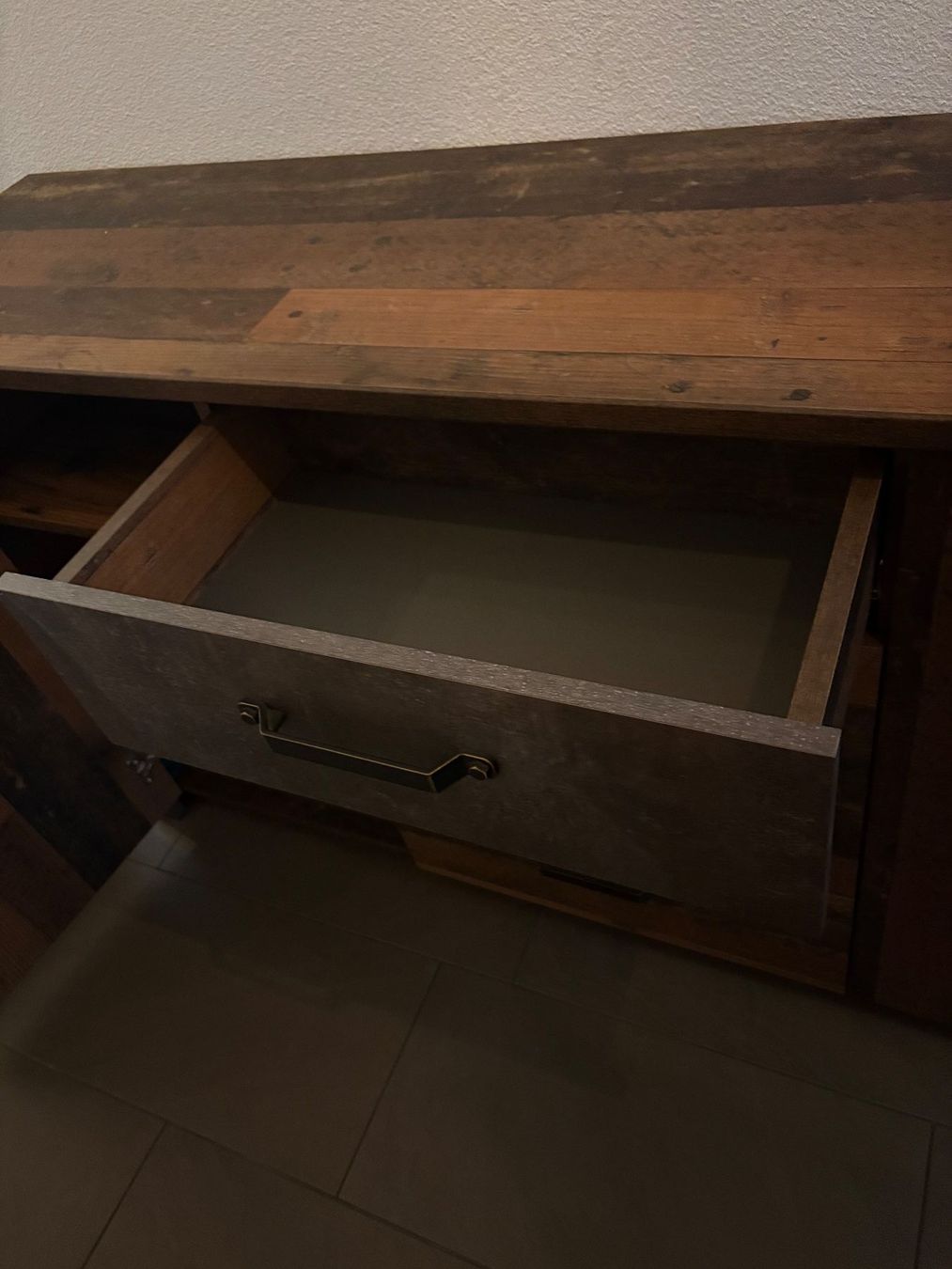 Cassettiere: Sideboard Holzoptik mit 4 Schubladen 2 Türen – Usato da Ehrendingen venduto da leoman18 3