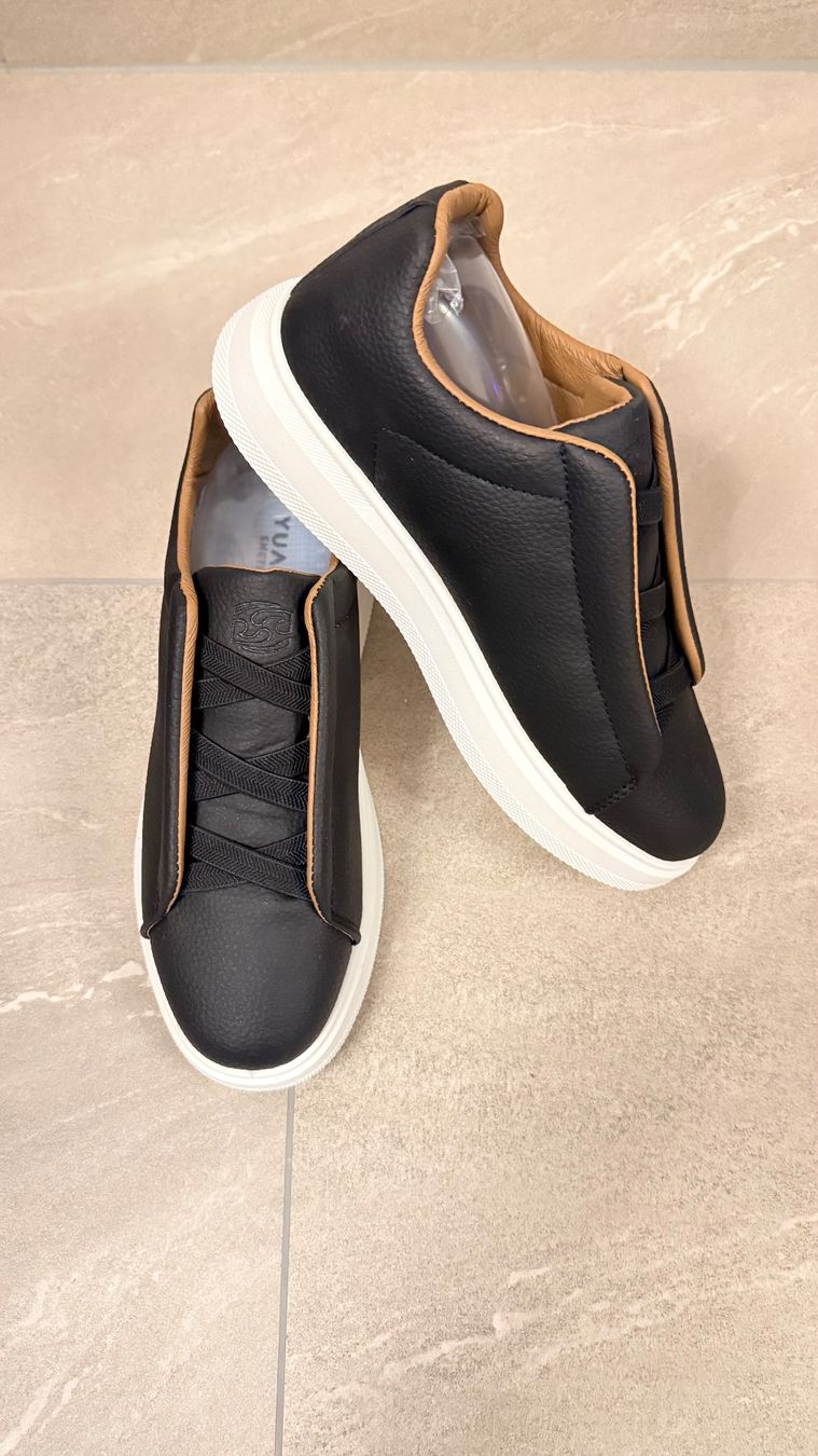 Herrenschuhe: Schwarze Sneaker (Grösse ca. EU 44) – Neu (gemäss Beschreibung) aus Steinhausen von Brownie21 1