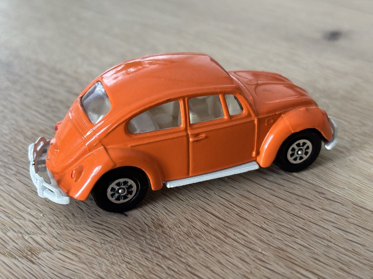 Volkswagen Modellini d'auto: 1 VW Käfer**1:43**Corgi Toys** – Usato da Volketswil venduto da Car6 4